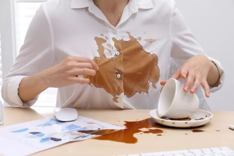 از بین بردن لکه چای و قهوه از لباس